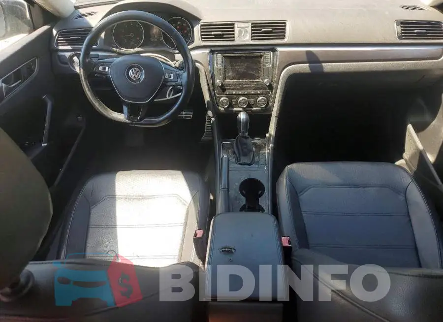 1VWDT7A36HC010551 Photo# 8