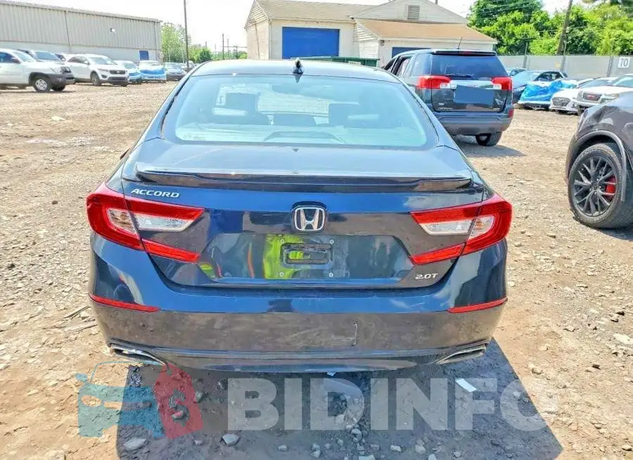 1HGCV2F51JA017867 Photo# 6