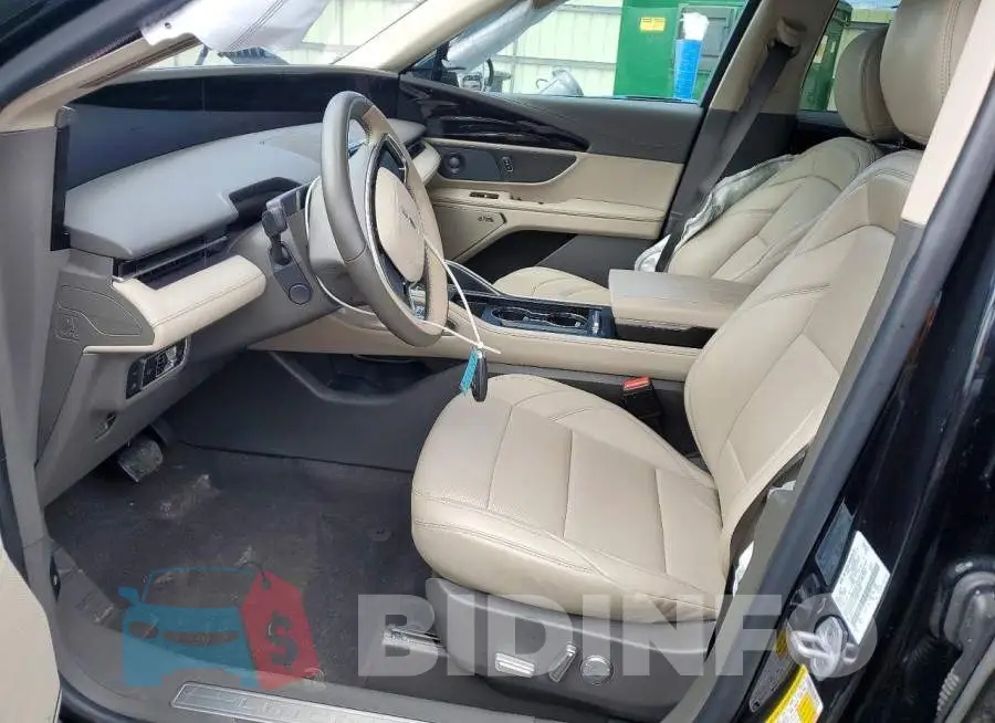 5LMPJ8J48SJ920928 Photo# 7