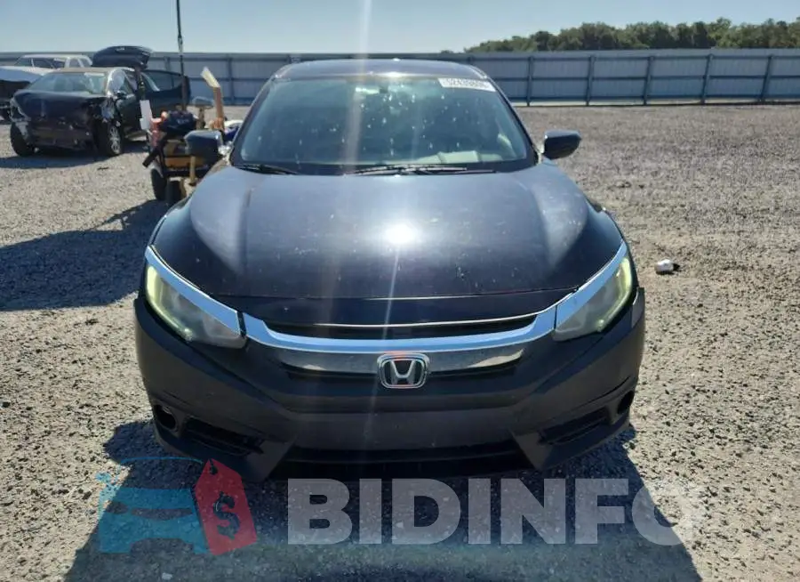 19XFC2F72HE024000 Photo# 5