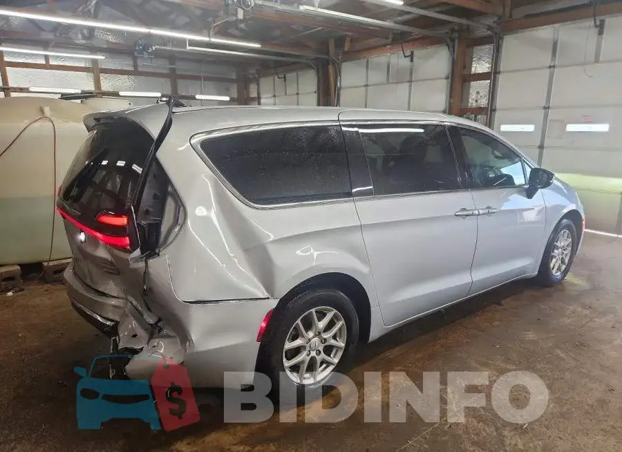 2C4RC1BG1TR155245 Photo# 3