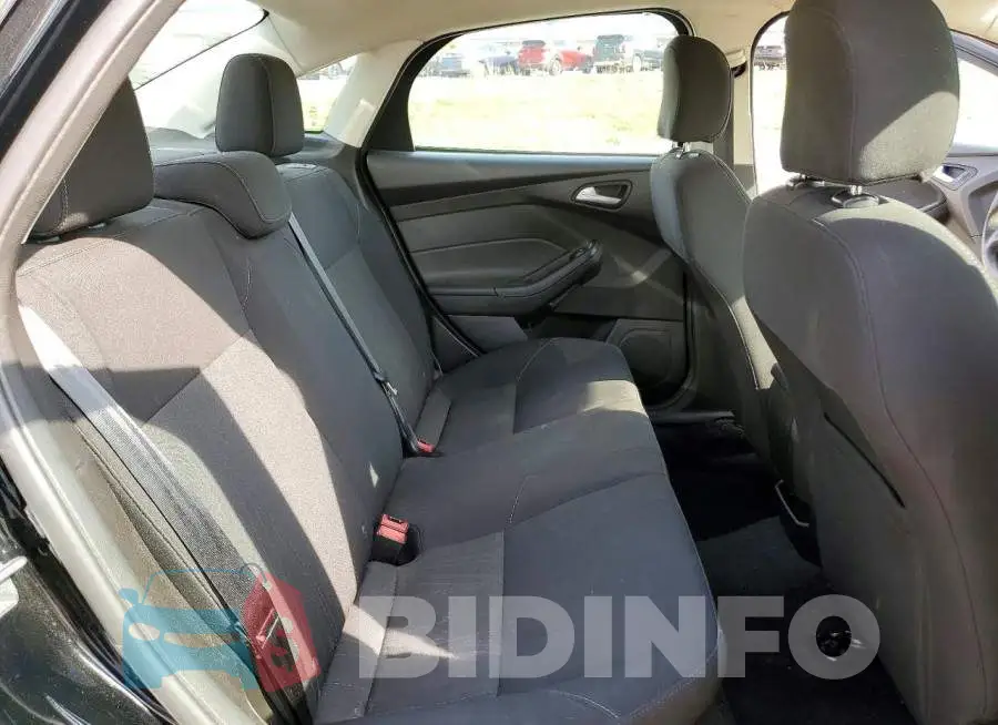 1FADP3F2XHL229955 Photo# 10