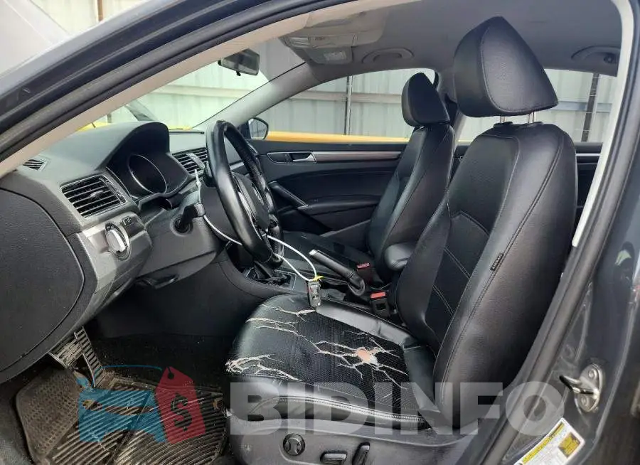 1VWDT7A34HC072174 Photo# 7