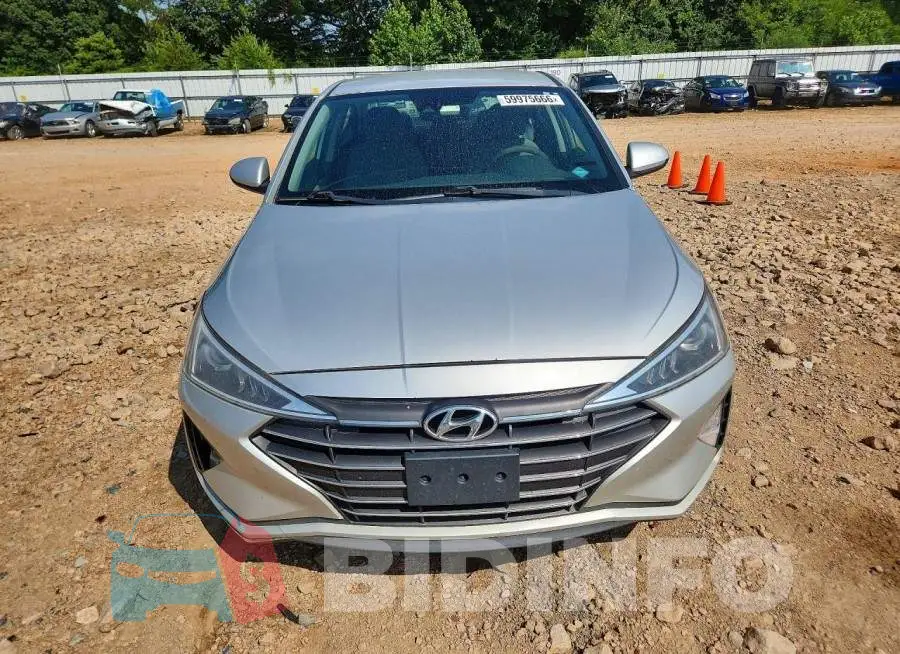 5NPD84LF3KH468070 Photo# 5