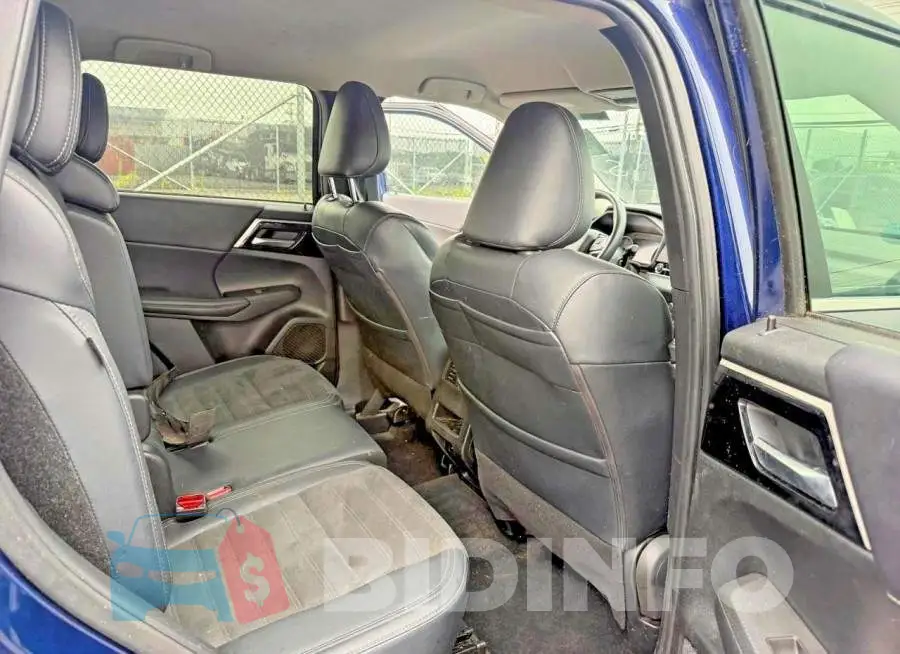JA4J4UA8XPZ055253 Photo# 6