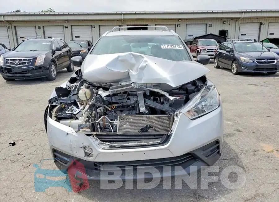 3N1CP5CU1KL568383 Photo# 5