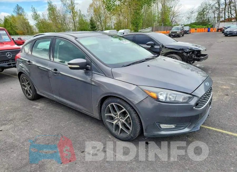 1FADP3M23JL261946 Photo# 4