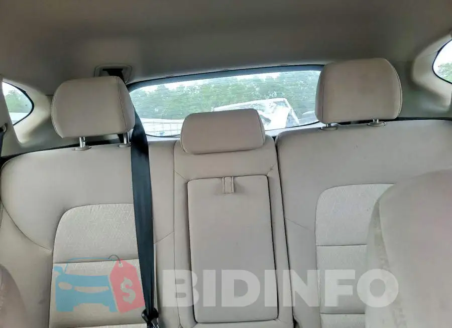 KM8J33A22HU332888 Photo# 10
