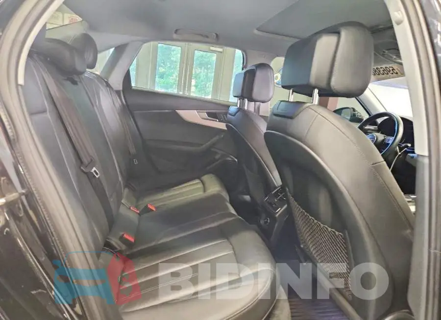 WAULMAF40JA043327 Photo# 10