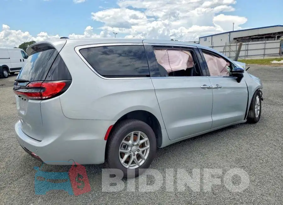 2C4RC1BG1TR225245 Photo# 3