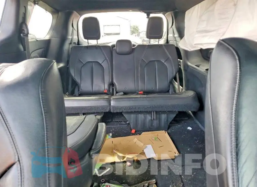 2C4RC1EGXKR507992 Photo# 10