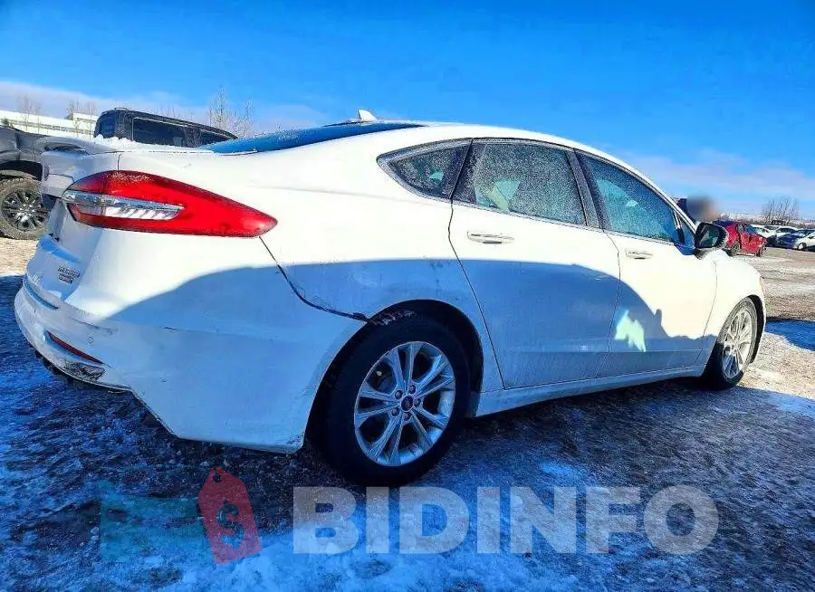 3FA6P0RU5LR181814 Photo# 3