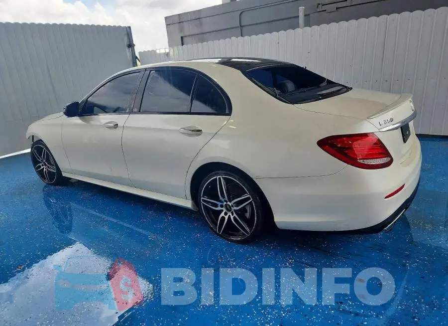 WDDZF8DB2LA700784 Photo# 2