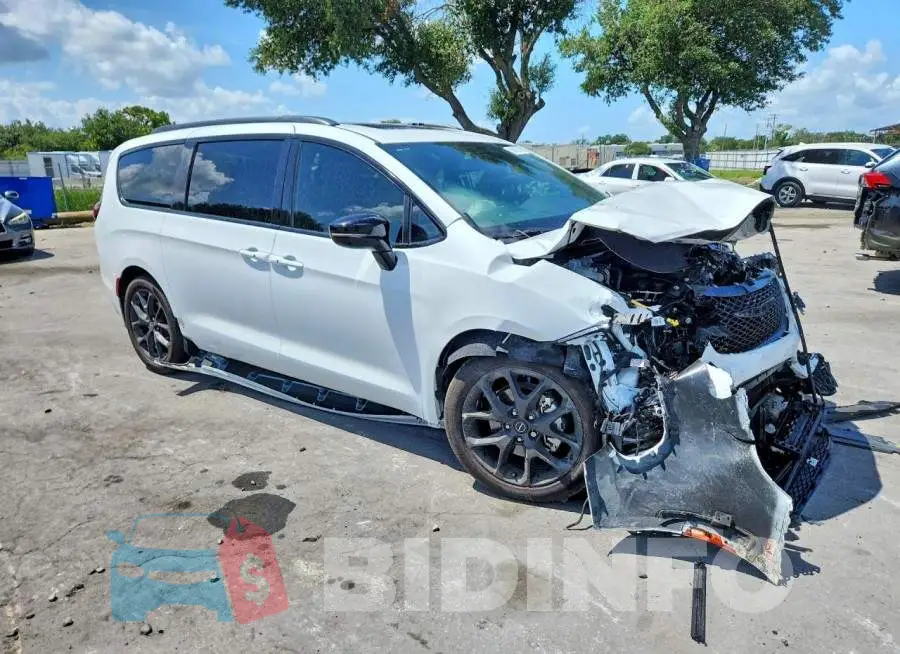 2C4RC1GG2TR237722 Photo# 4
