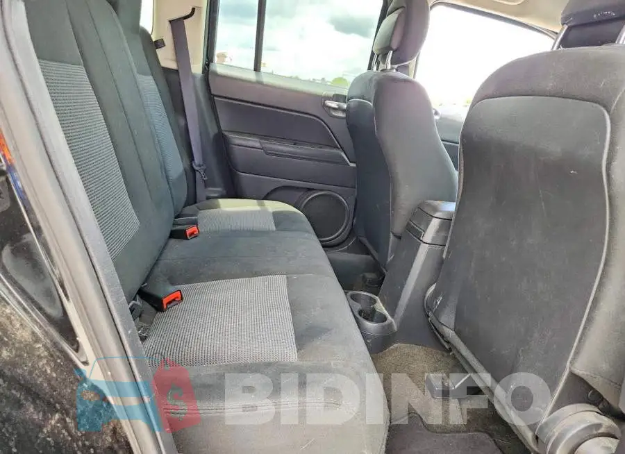 1C4NJRBB1HD142173 Photo# 10