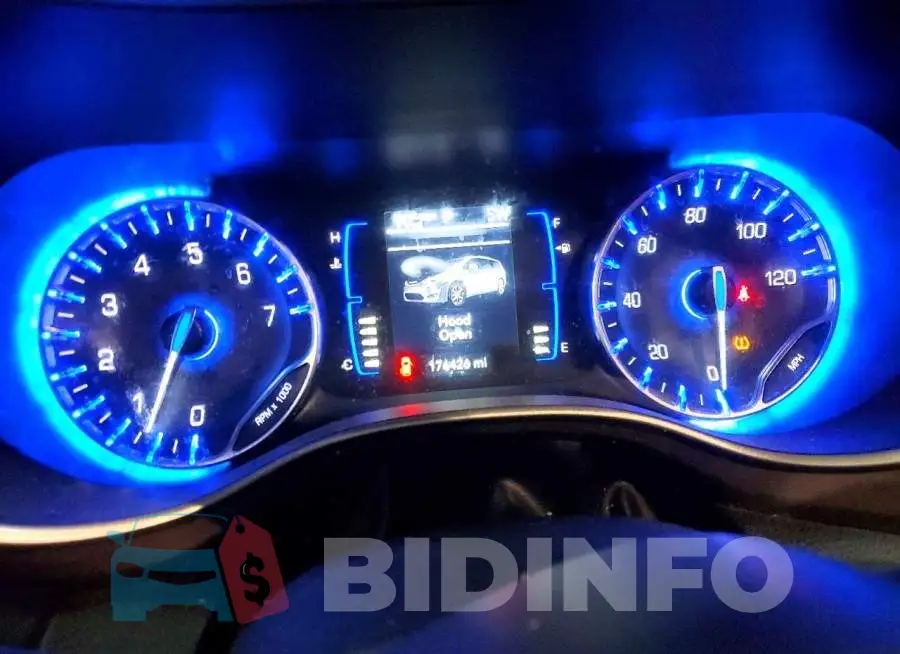 2C4RC1BGXJR123231 Photo# 9