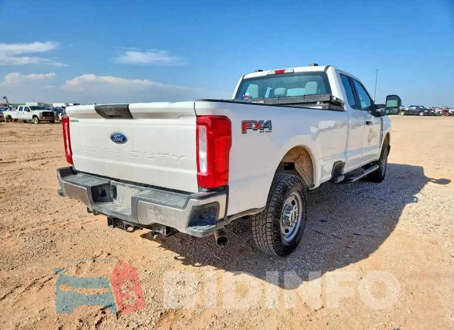 1FT7X2BA9PED94641 Photo# 3