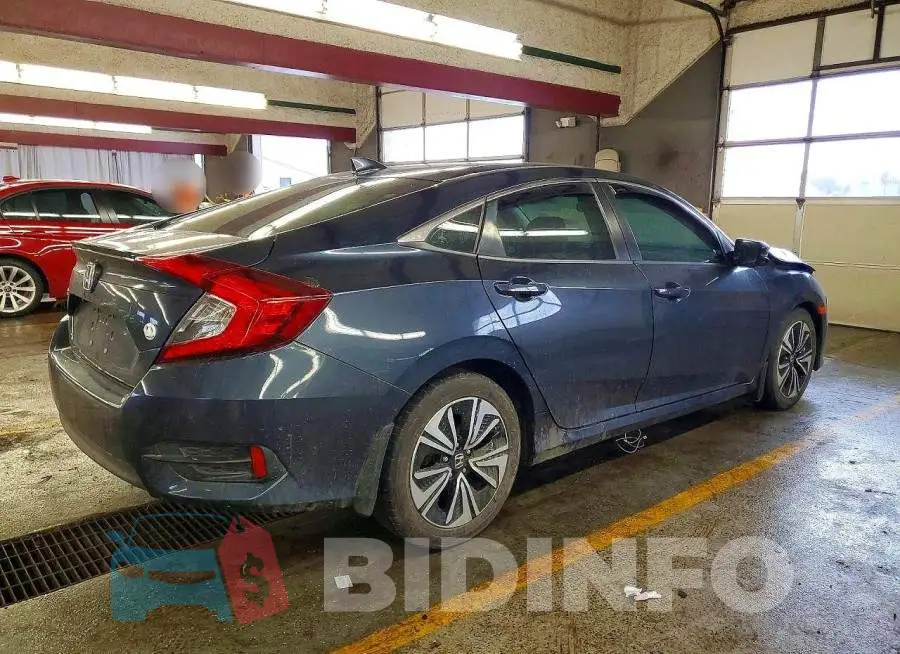 19XFC1F32HE005714 Photo# 3