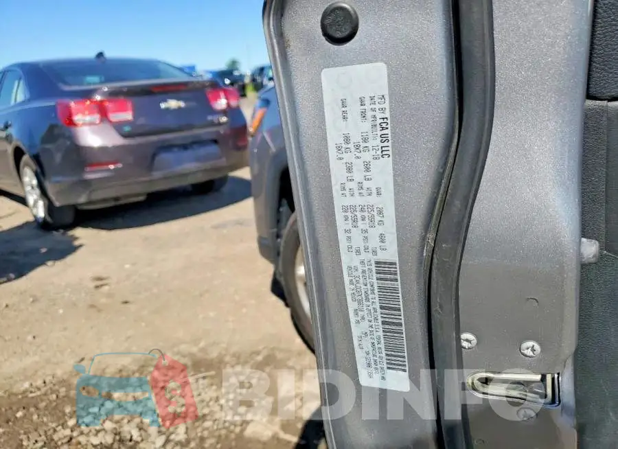 3C4NJDCB7KT666110 Photo# 13
