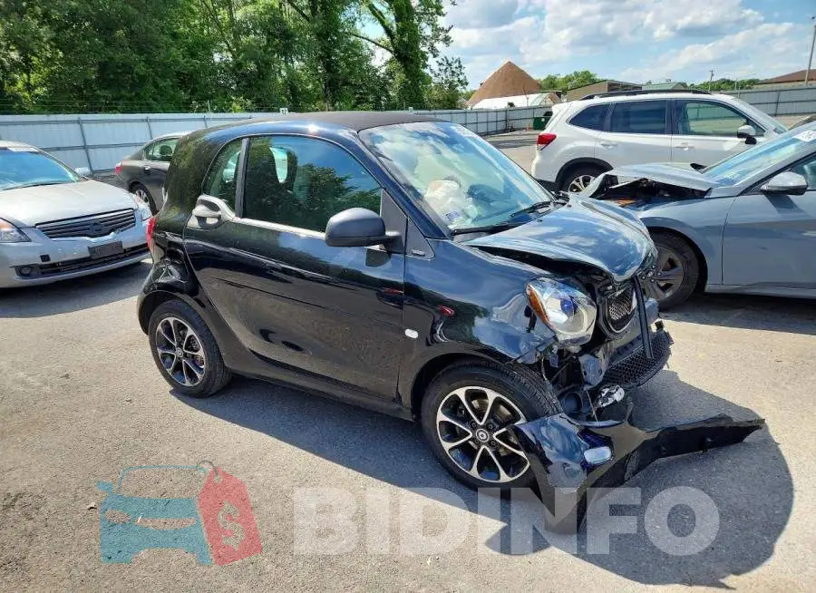 WMEFJ5DA9HK194665 Photo# 4