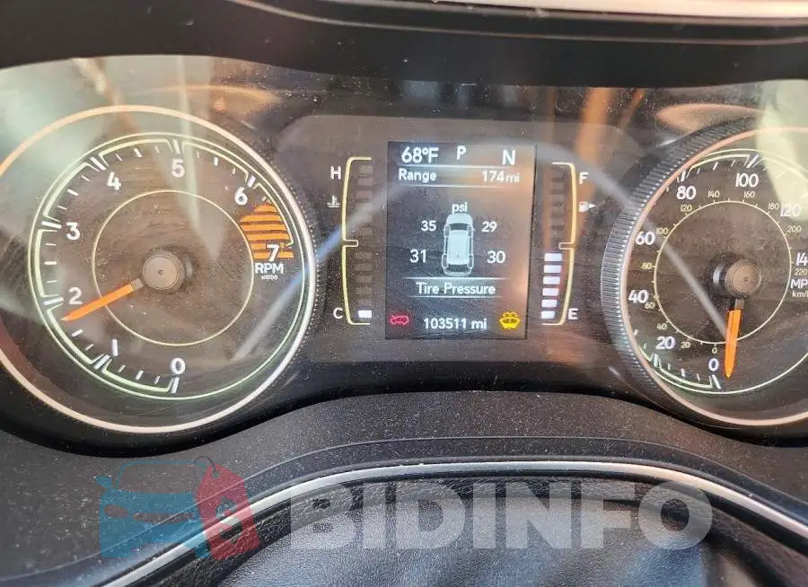 1C4PJLCB6KD381116 Photo# 9