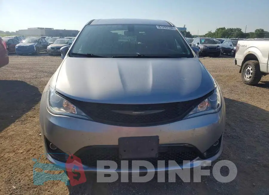 2C4RC1FG5JR272883 Photo# 5