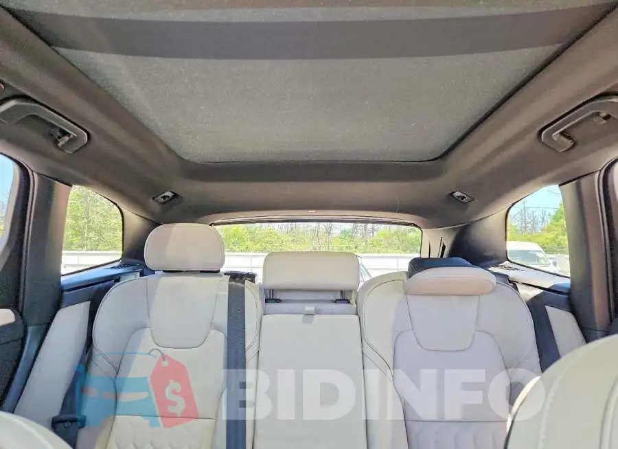 YV4M12RC9T1336314 Photo# 10