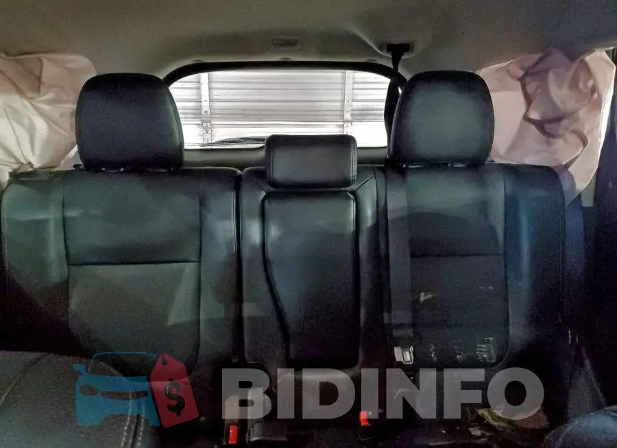 JA4AD3A37JZ015962 Photo# 10