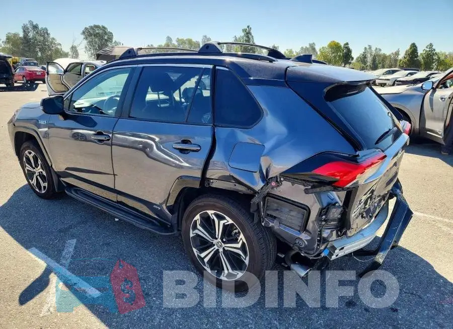 JTMEB3FV6MD074882 Photo# 2