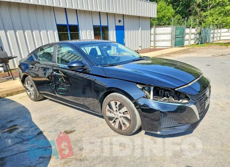 1N4BL4BV2PN326899 Photo# 4
