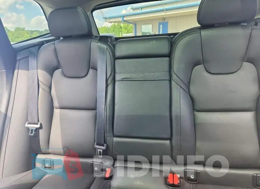 YV4102DL3M1813706 Photo# 10