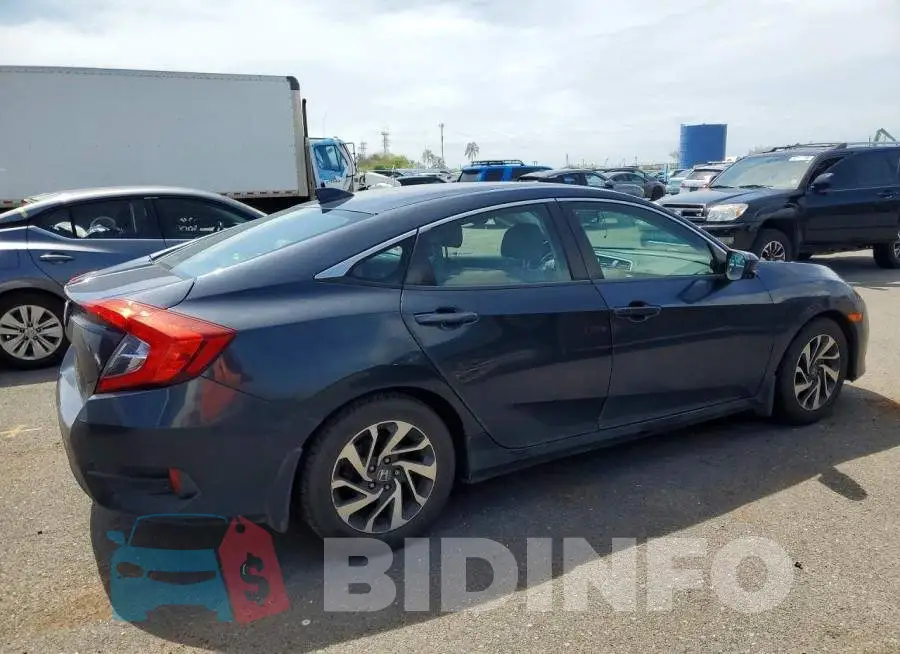 19XFC2F82HE047883 Photo# 3