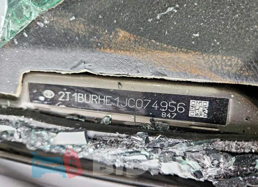 2T1BURHE1JC074956 Photo# 13