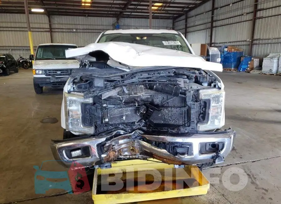 1FT8W3BT2JEB94786 Photo# 5