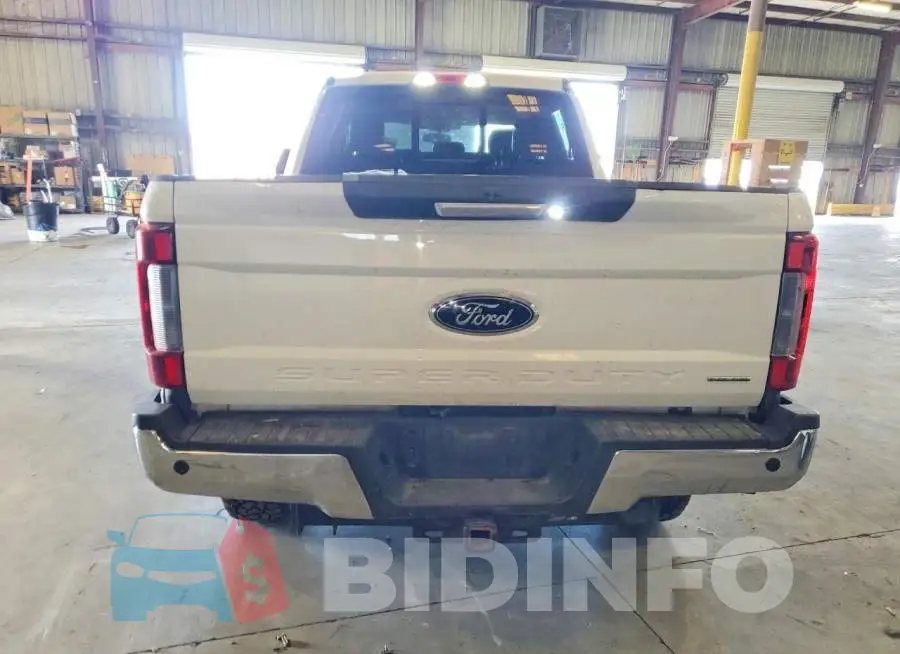 1FT8W3BT2JEB94786 Photo# 6