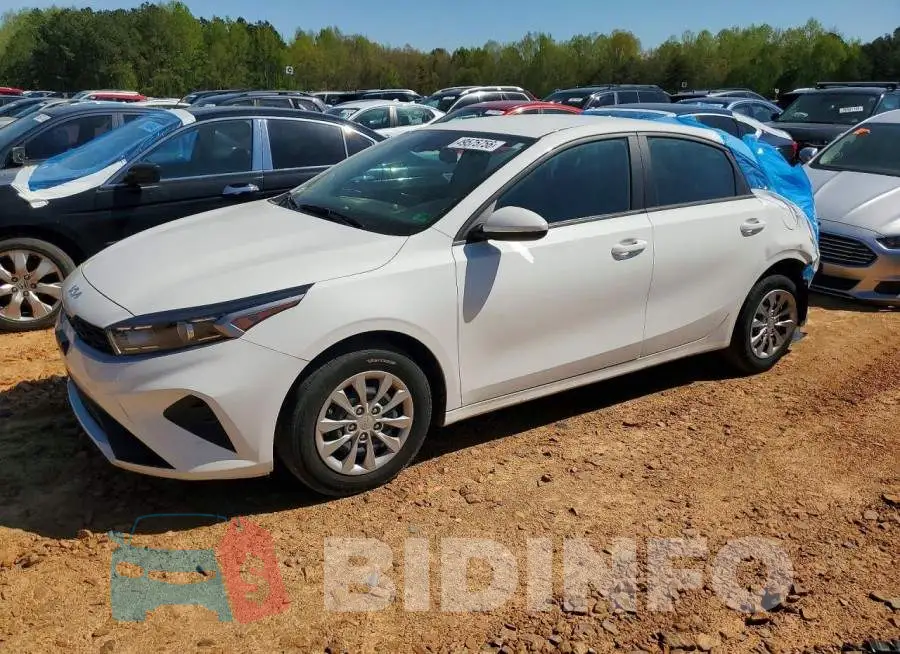 3KPF24AD0RE768739 Photo# 1