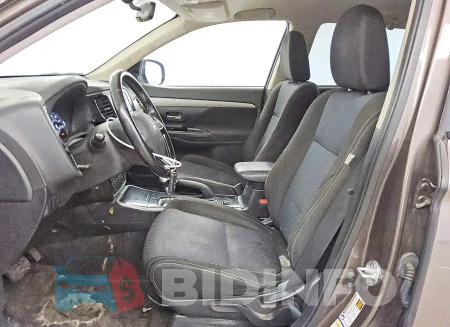 JA4AD3A35JZ035031 Photo# 7