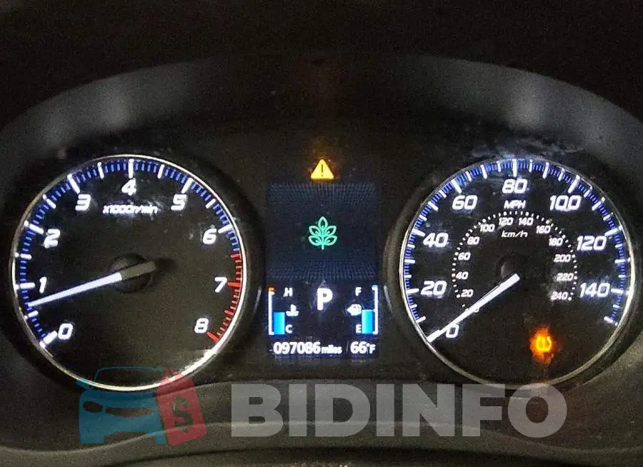 JA4AD3A35JZ035031 Photo# 9