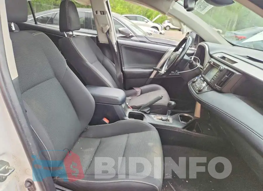 JTMRJREV2HD152346 Photo# 7