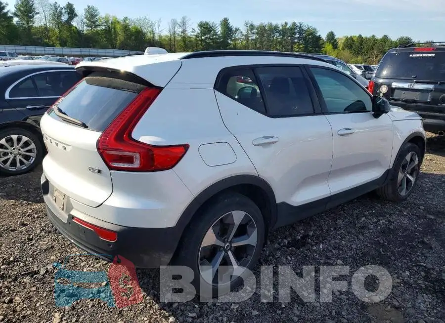 YV4L12UL8R2201427 Photo# 3