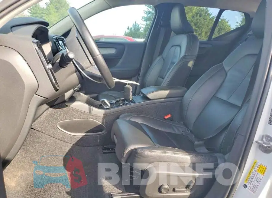 YV4L12UL8R2201427 Photo# 7