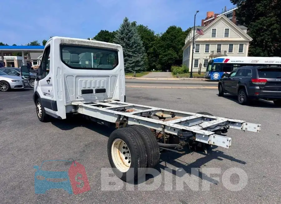 1FDBF8ZV3JKB34846 Photo# 3