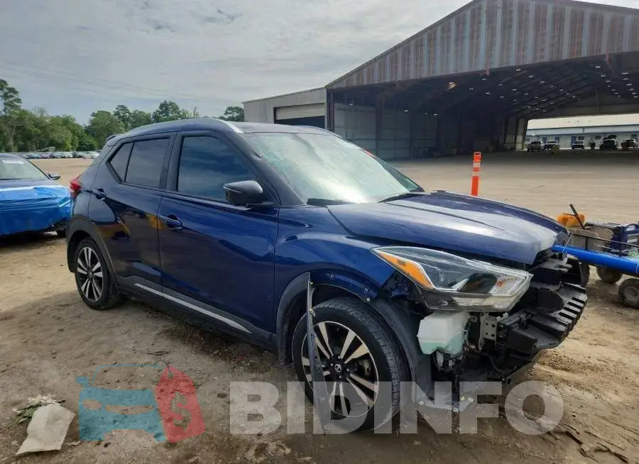 3N1CP5CU3JL545153 Photo# 4
