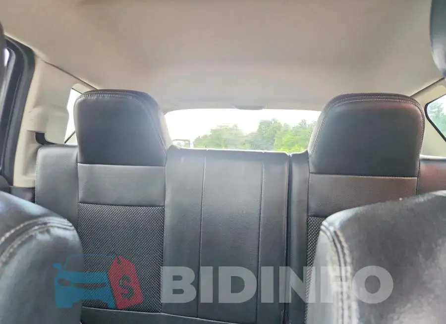 1C4NJDEB5HD210277 Photo# 10