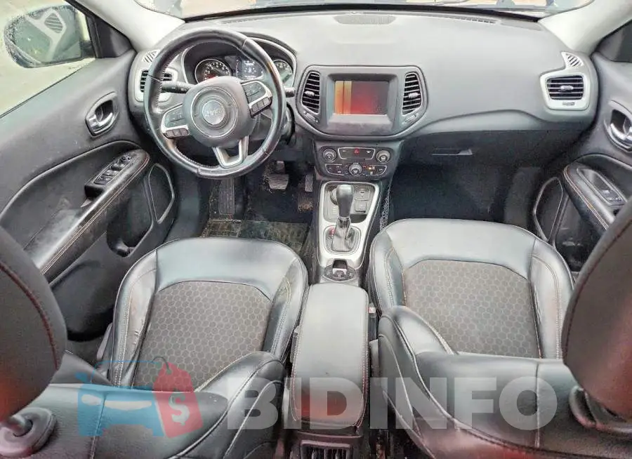 3C4NJDBB8LT150437 Photo# 8