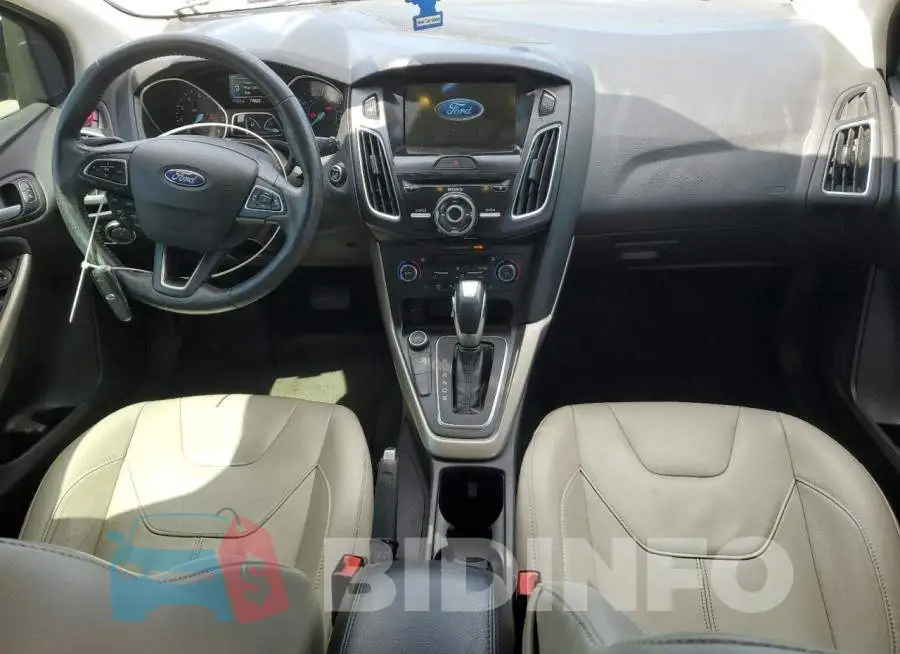 1FADP3N27HL264857 Photo# 8