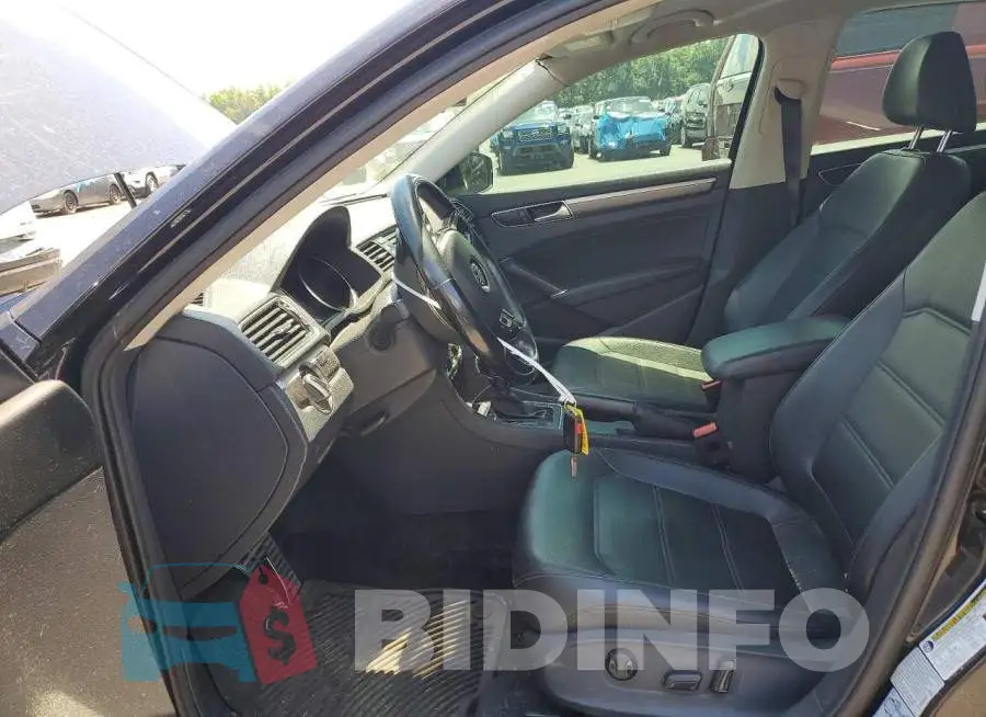 1VWDT7A38HC075630 Photo# 7