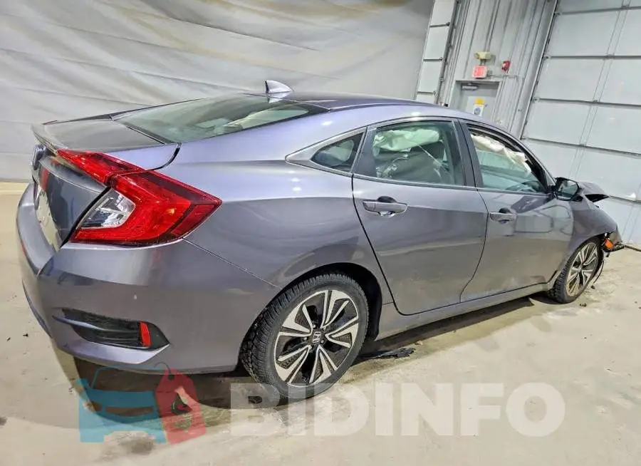 19XFC1F30HE204731 Photo# 3