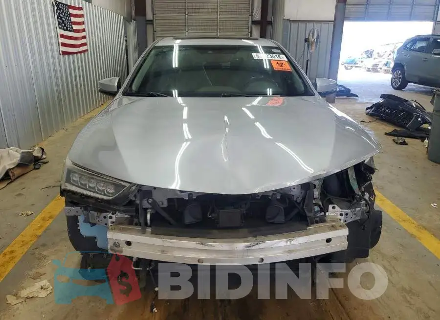 19UUB1F38JA008461 Photo# 5
