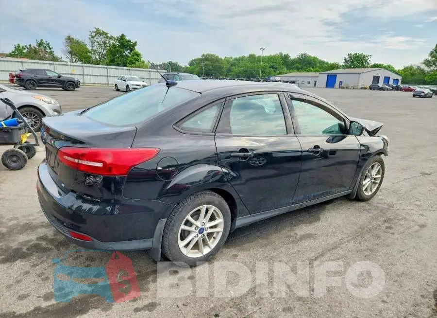 1FADP3F26JL264613 Photo# 3
